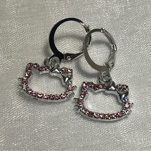 Hello Kitty Sanrio Earrings - Picture 5 of 5